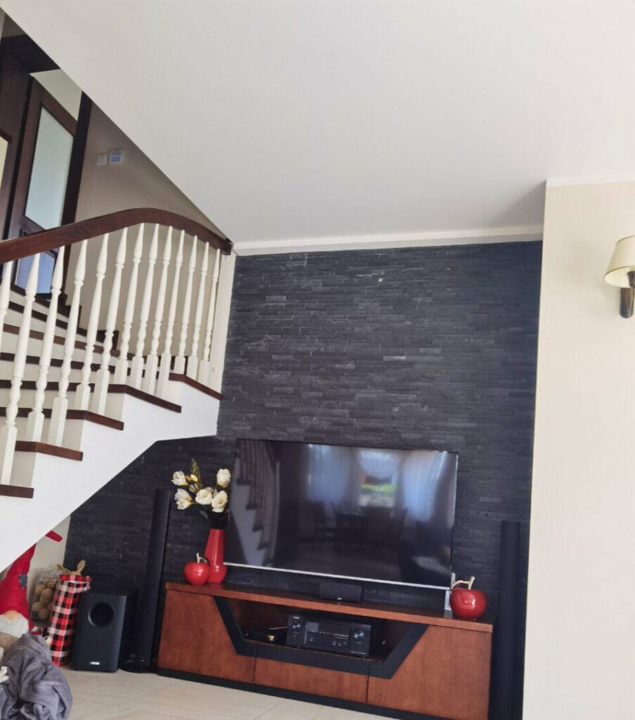 Realizacje glazurnicze - ściana z kamienia